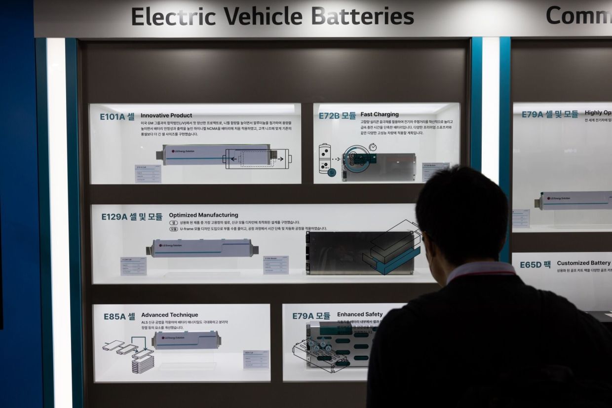 EV battery weight must be cut in half in next decade, exec says - Vimarsana News