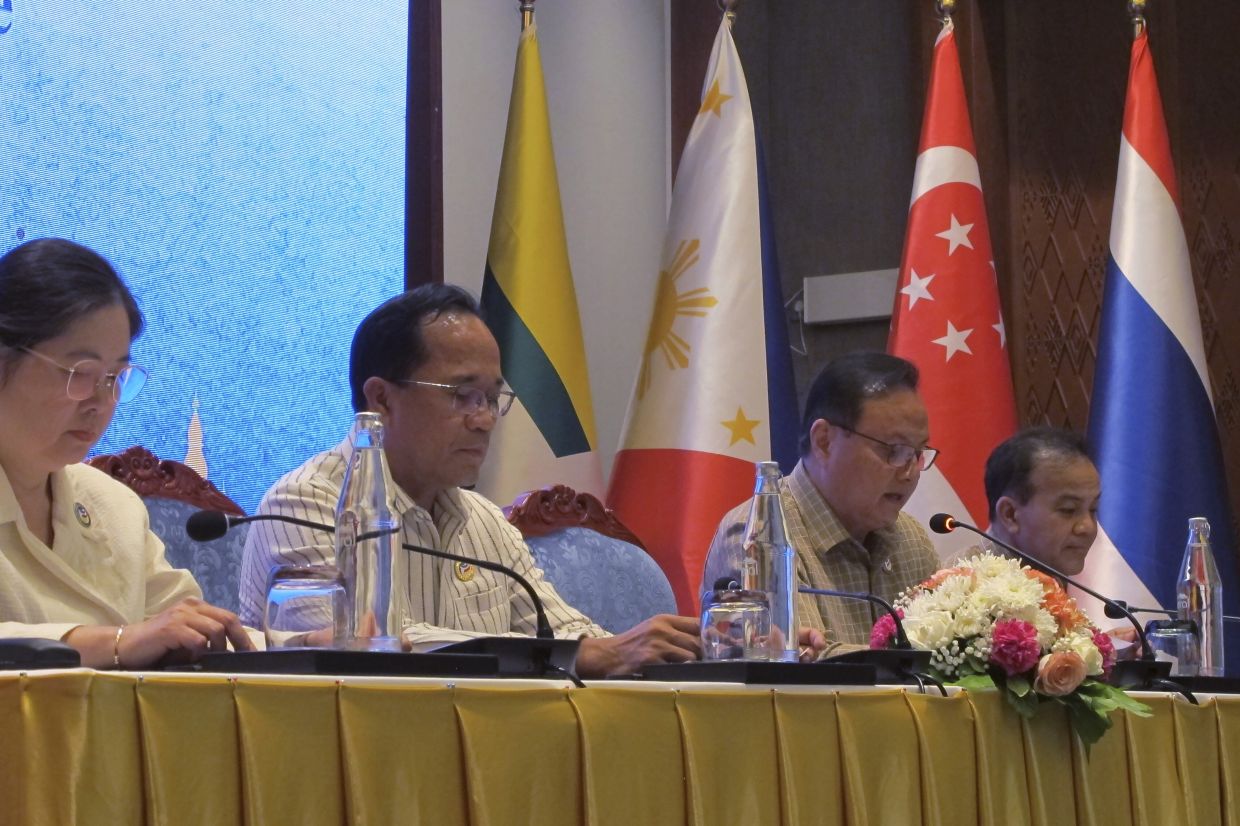 Asean finance leaders end meetings in Laos, pointing to challenges from geopolitics and volatile prices - Vimarsana News