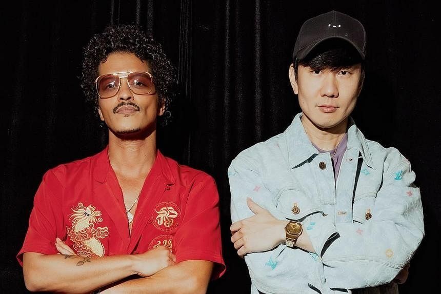 Singapore Mandopop star JJ Lin rubs shoulders with Bruno Mars at Singapore concert - Vimarsana News