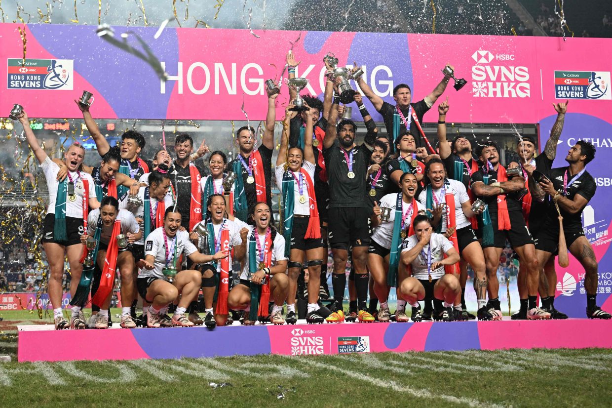 New Zealand's men and women teams celebrate winning the Cup Finals matches at the 2024 Rugby Sevens Hong Kong tournament at the Hong Kong stadium on April 7, 2024. - AFP