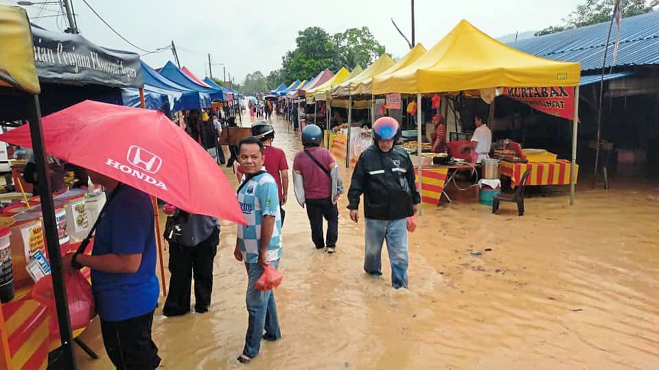 Traders at Taman Sri Nanding Ramadan bazaar continuing to operate their stalls even when a flash flood struck the area about two weeks ago. — Photos courtesy of Taman Sri Nanding Residents Association.
