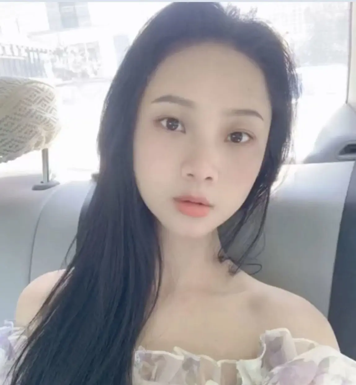 Attractive China farm worker, 26, becomes Internet sensation after quitting  office job to work with animals | The Star