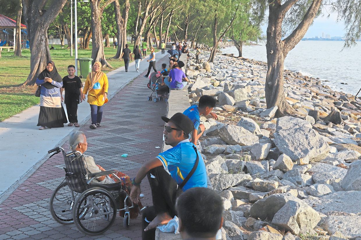 Families relaxing at Pantai Robina.