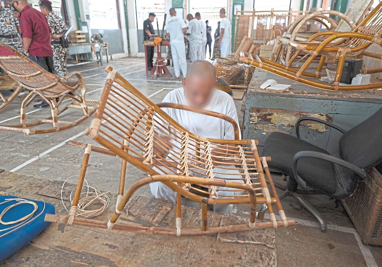Inmates turning over a new leaf - Vimarsana News