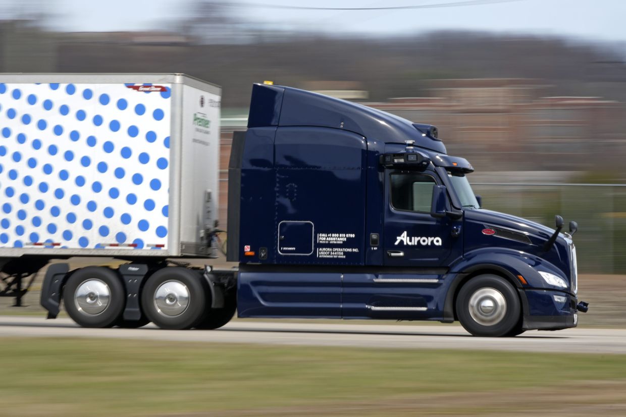 Tractor-trailers with no one aboard? The future is near for self-driving trucks on US roads - Vimarsana News