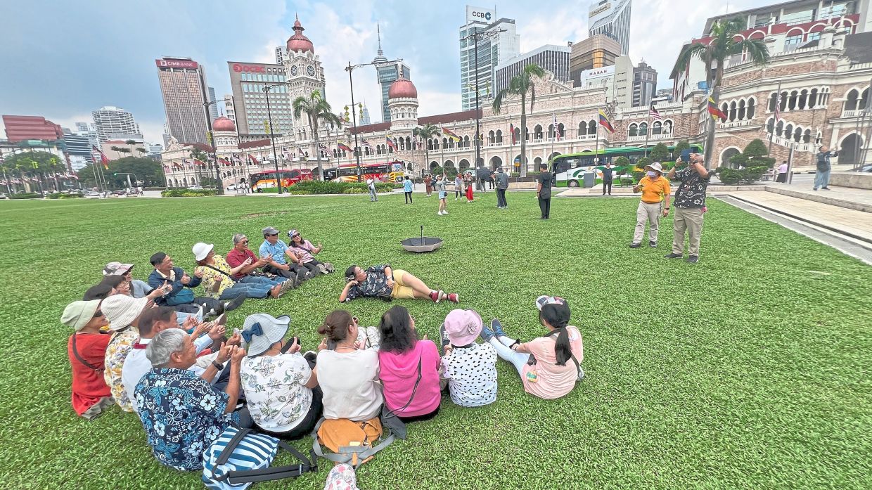 M'sia to see more Chinese tourists during golden week - Vimarsana News