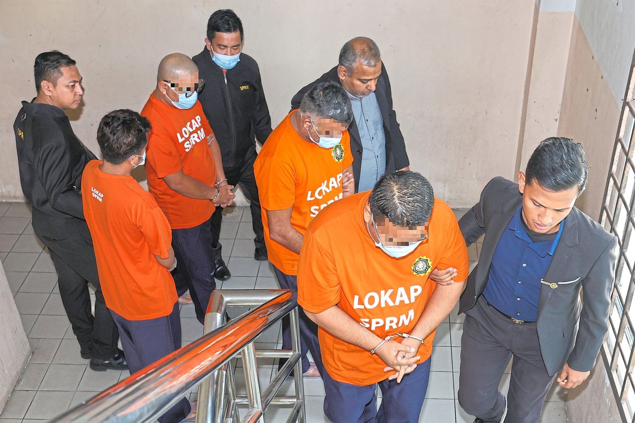 Water company bigwigs nabbed - Vimarsana News
