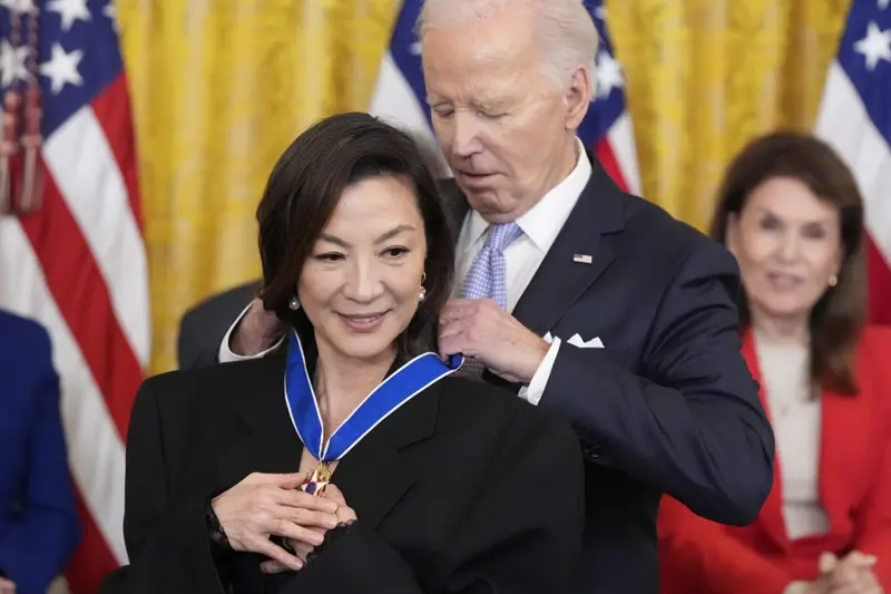 michelle-yeoh-honoured-as-pioneer-by-biden
