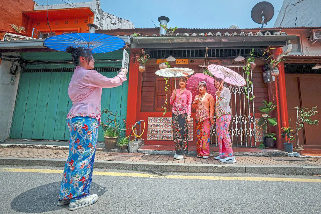 Nyonya kebaya steals the show | The Star