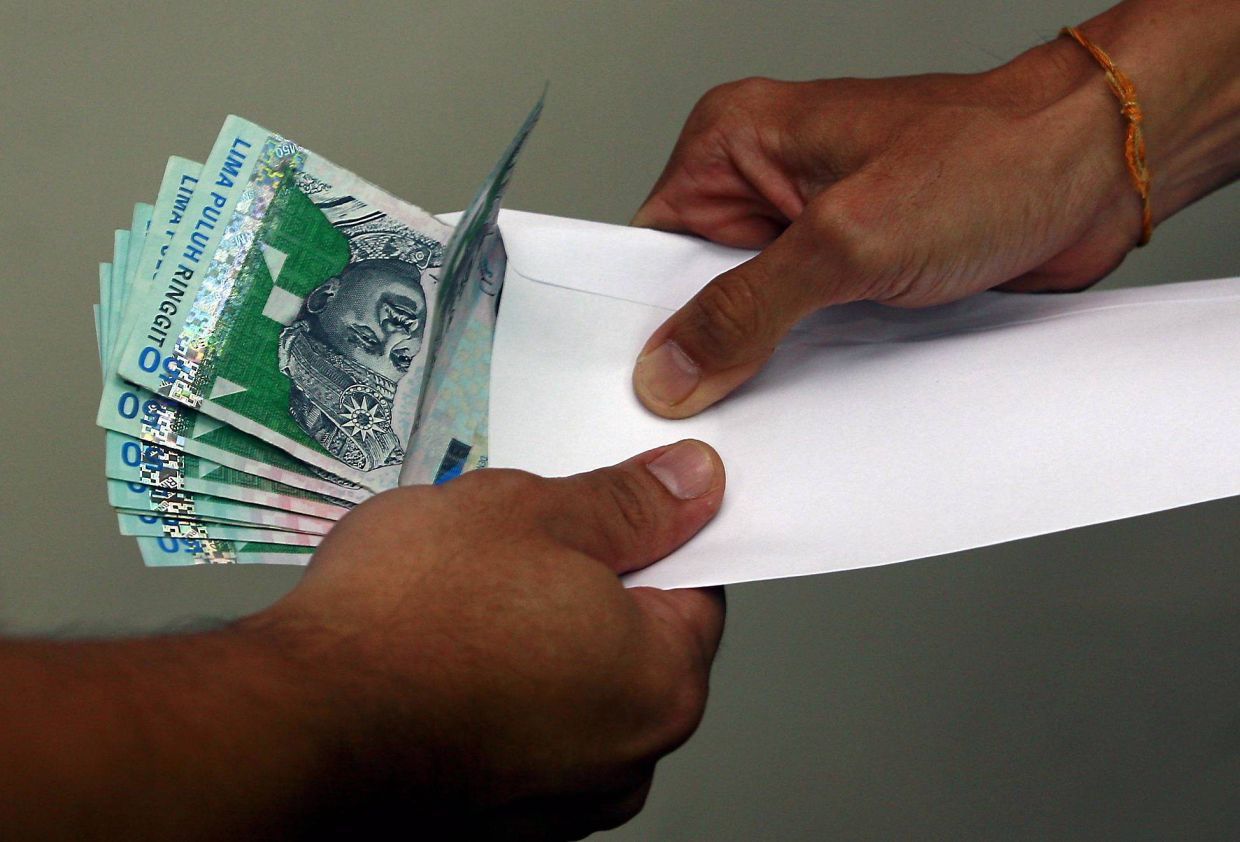 MACC arrests civil servant in Melaka over RM7,500 bribe - Vimarsana News