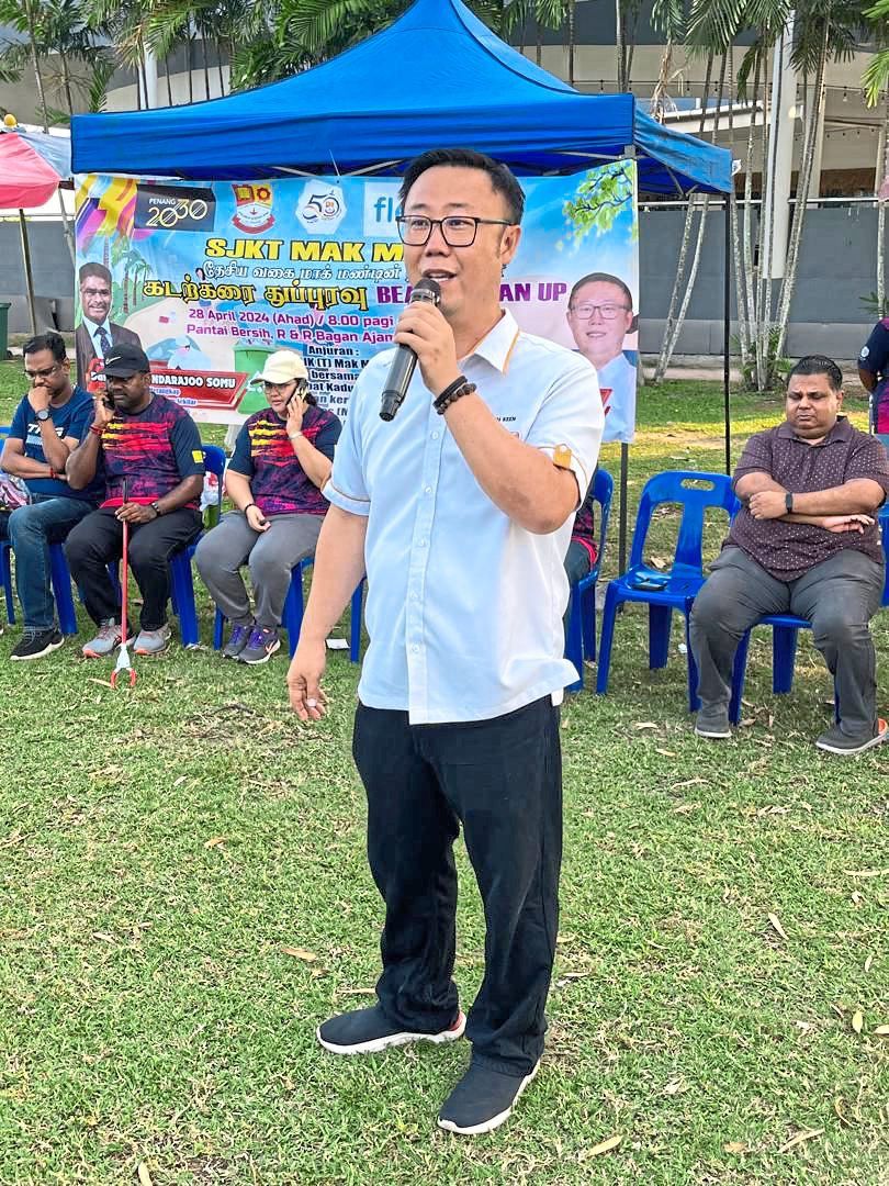 Chee commending the PTA’s environmental stewardship at the event. —Photos courtesy of SJK (T) Mak Mandin PTA
