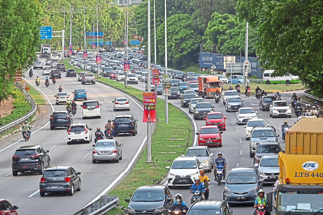 After-work traffic congestion along Tun Dr Lim Chong Eu Expressway in early May. — CHAN BOON KAI/The Star