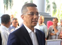 Deepak's name was mentioned because of a picture, Azmin told court