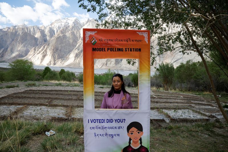 Indians vote early in fifth phase of polls to avoid scorching heat - Vimarsana News