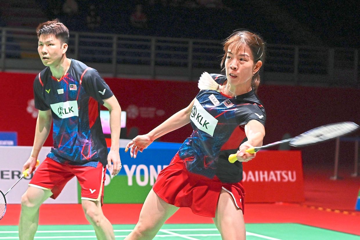 Soon Huat injures hip but plods on for 
win with wife 
to enter semis