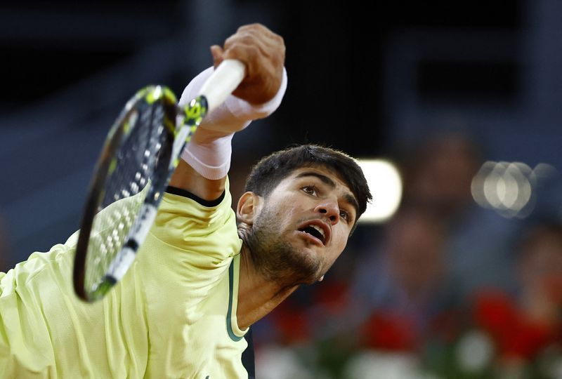 Tennis-Alcaraz looks to ease injury doubts with fast start at Roland Garros