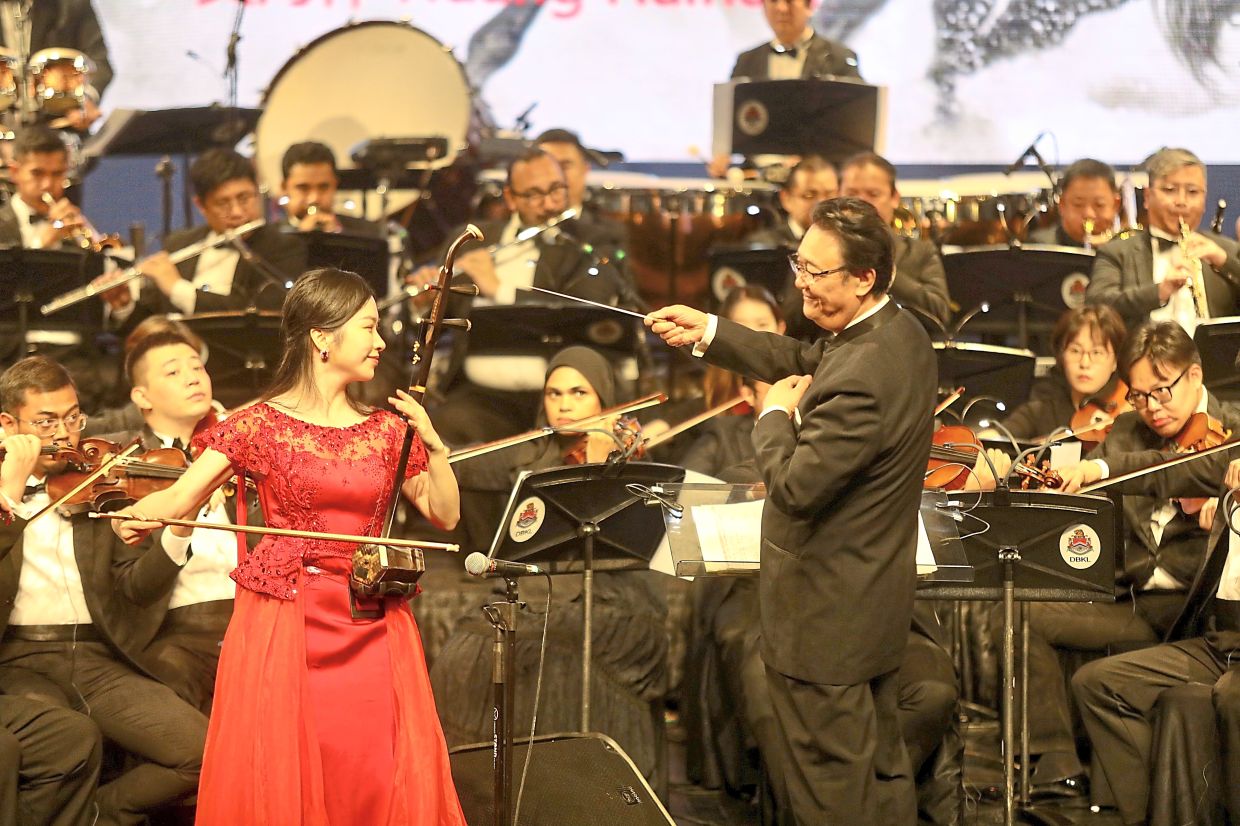 The mixed orchestra performing a tribute to P. Ramlee in the concert marking 50 years of bilateral ties between China and Malaysia. — Photos: SHAARI CHEMAT/The Star