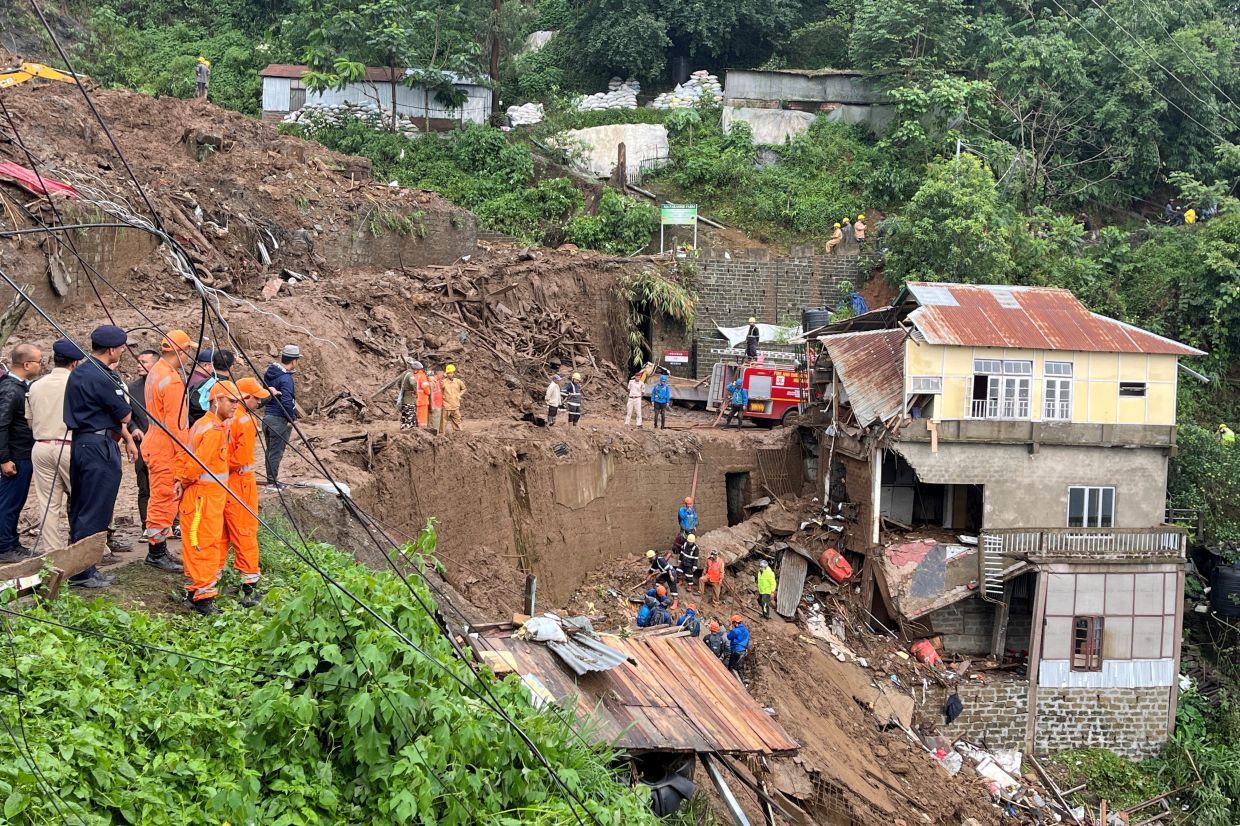 Cyclone toll in India and Bangaldesh rises to 65 - Vimarsana News