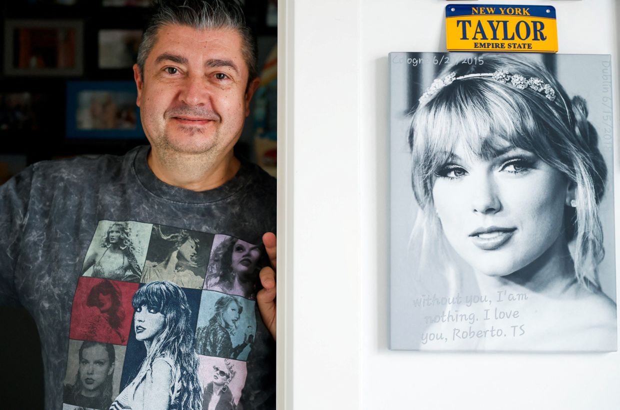 55YO 'Swiftie' shows off his Taylor Swift 'sanctuary' - Vimarsana News