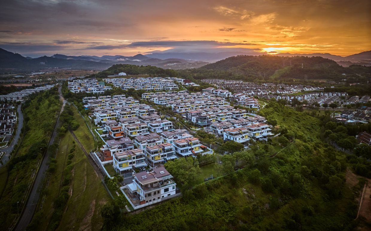 Saujana Duta’s lofty perch spoils homeowners with panoramic vistas and uplifting surroundings every day.