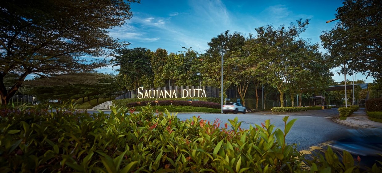 The greenery that envelops Saujana Duta keeps the ambient temperature cooler and air fresher.