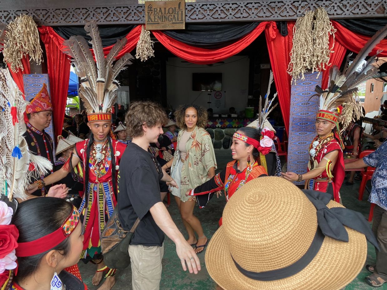 Foreign tourists revel in vibrant Kaamatan celebration - Vimarsana News