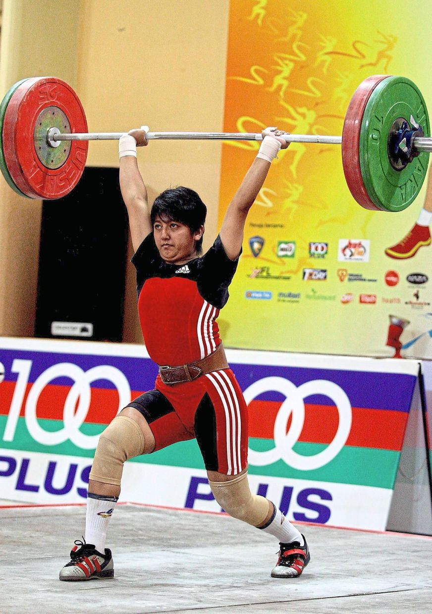 An all-out effort to lift the heaviest weight you can is considered an anaerobic exercise.