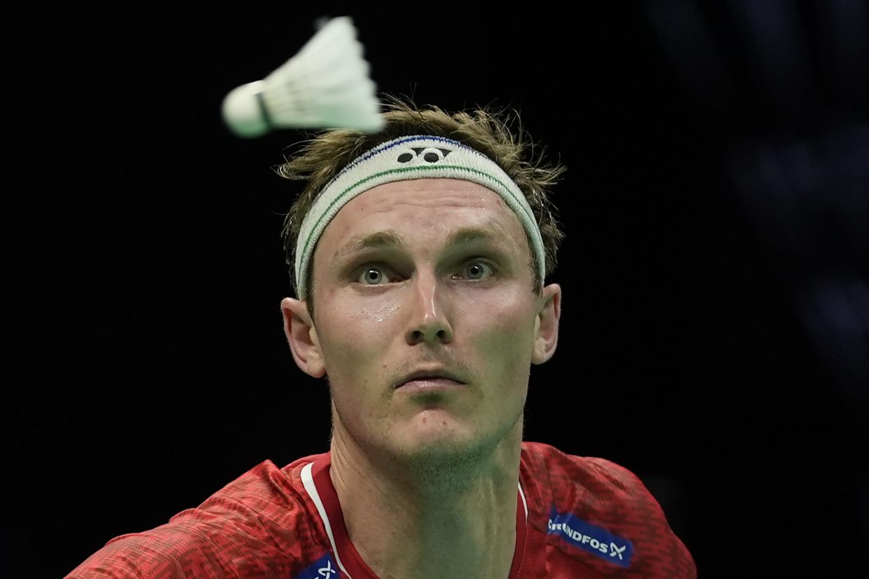 World No.1 and Olympic champion Axelsen pulls out of semis with injury at Singapore Open badminton championships