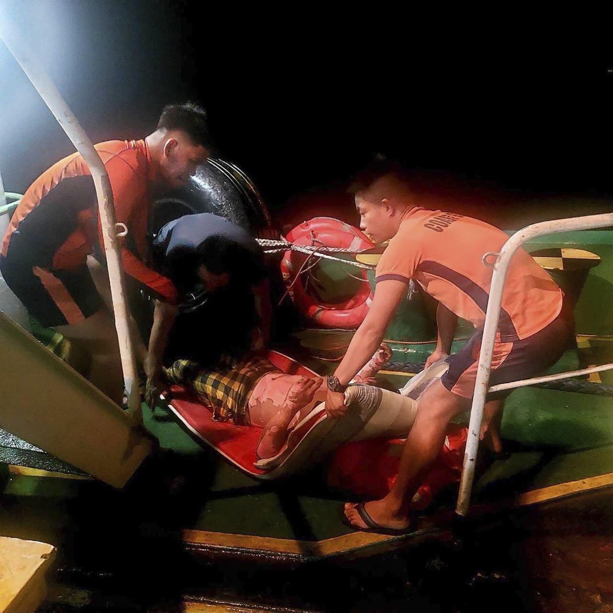 Crash Fish Explosion Philippine fishing boat explosion kills six | The Star