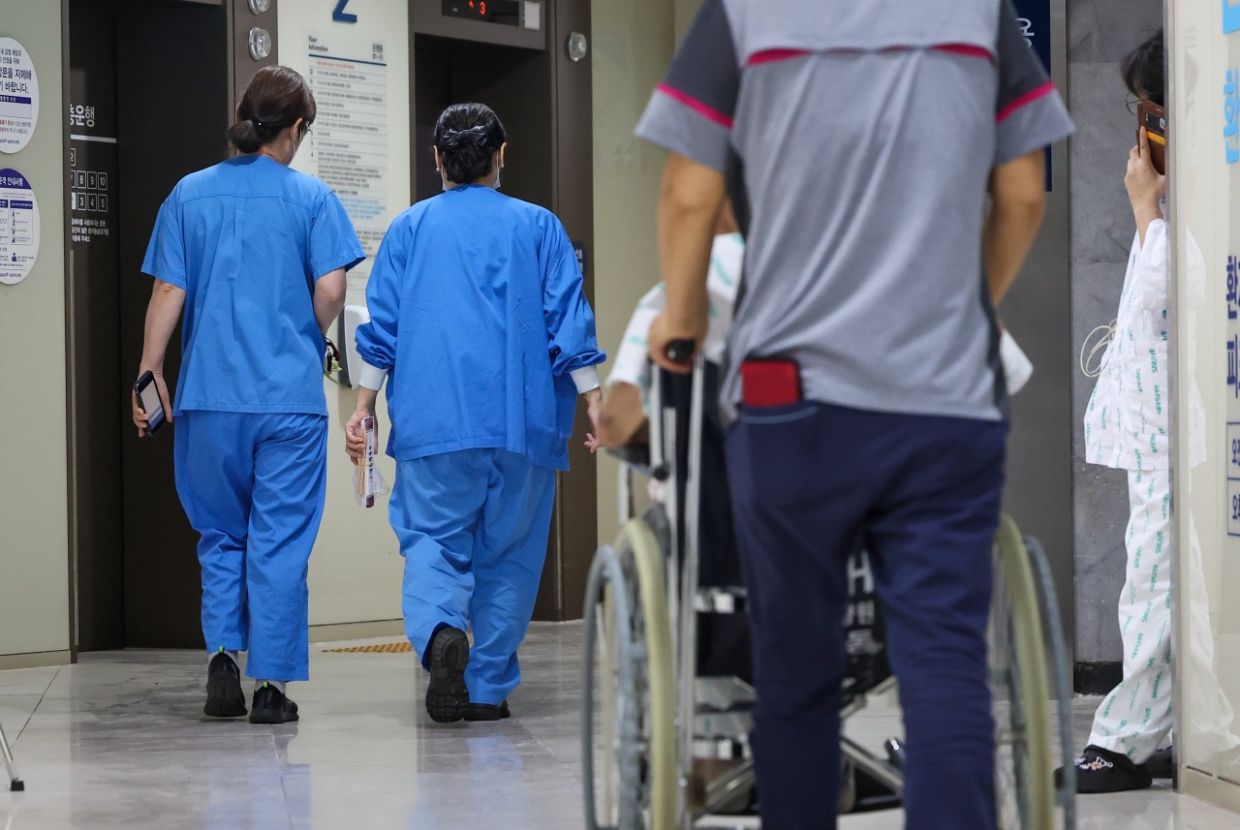 Medical professors in S. Korea mull all-out strike despite fixed quota ...
