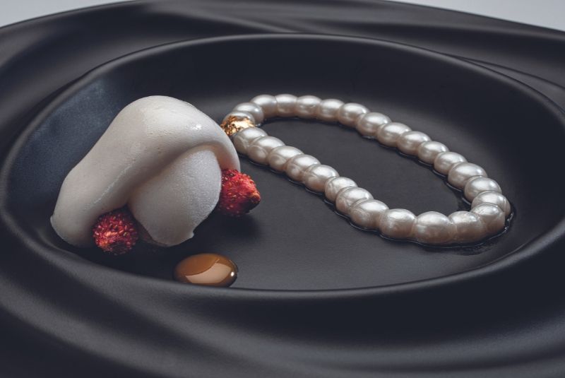 Disfrutar is described as having 'far-reaching technique, original thinking and ground-breaking flavours'.
