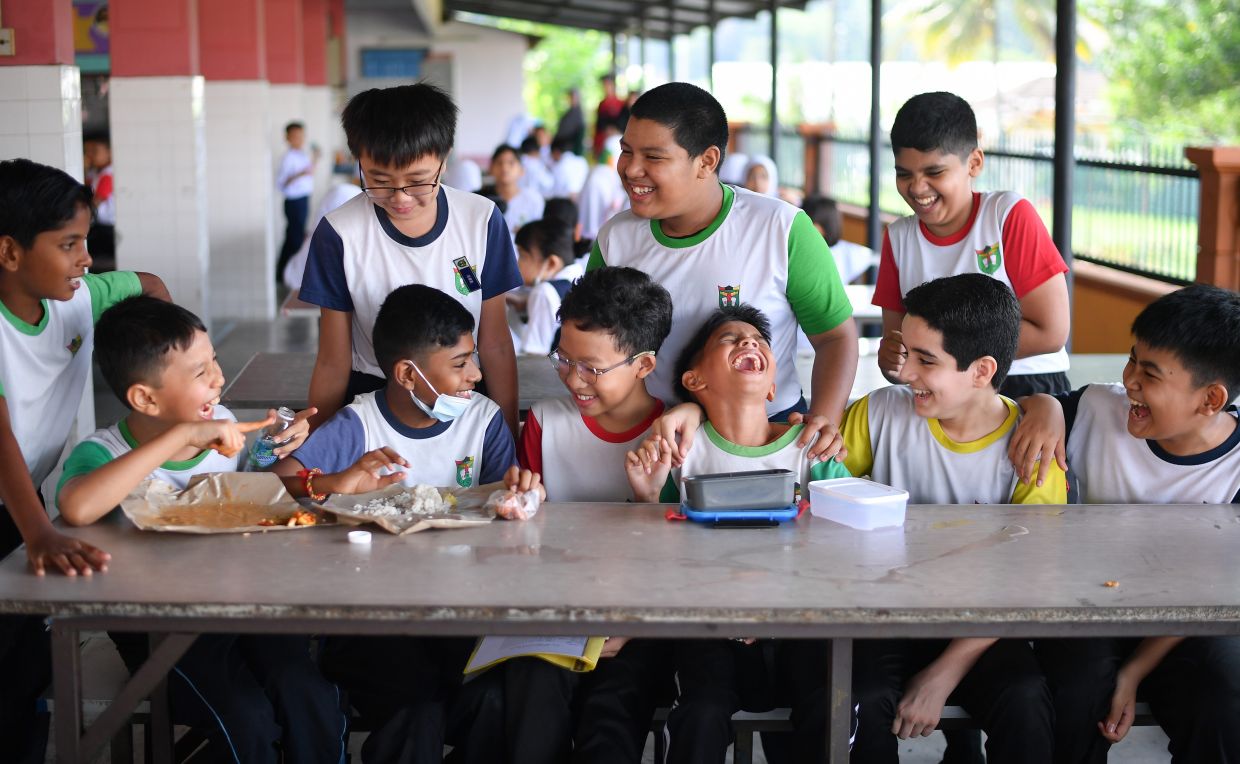 Non-chinese students at Chinese primary school: Challenging experience?