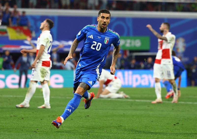 Soccer-Hero Zaccagni picks perfect time to score first goal for Italy