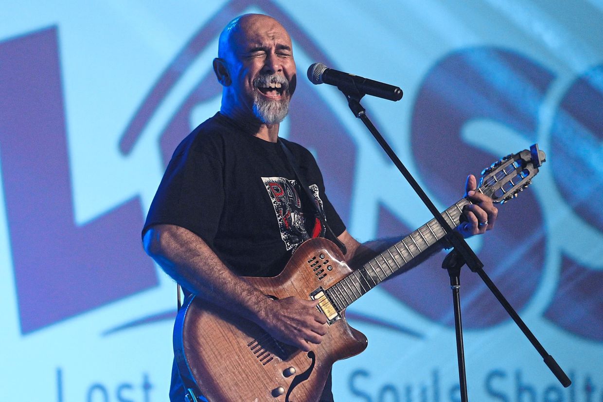 Gerard Singh joins the rest of the Union crew on Friday nights at Rock Bottom Bangsar for some fun right out of the 1980s.