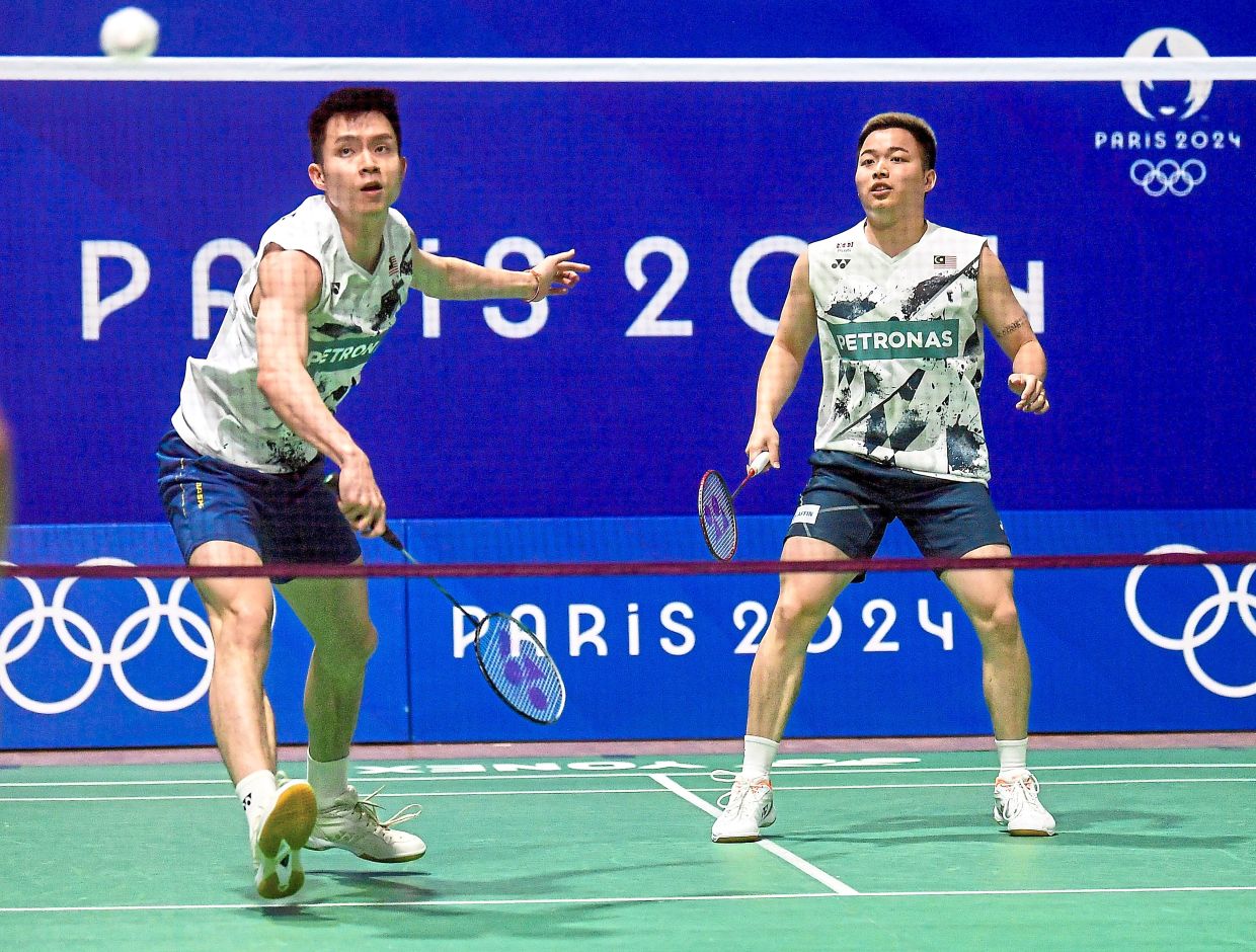 Shuttlers get a taste of Paris