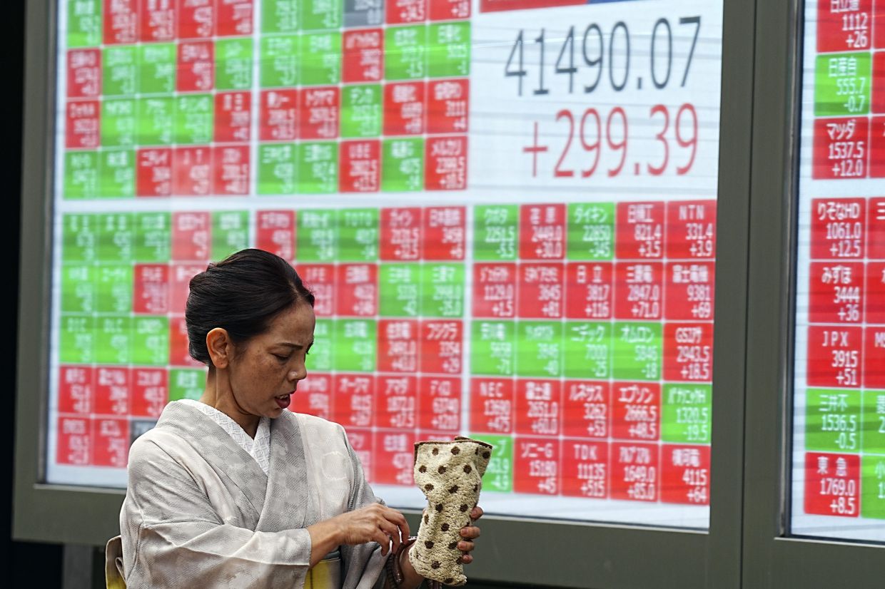Asian traders struggle to match Wall St record as Trump odds grow | The ...