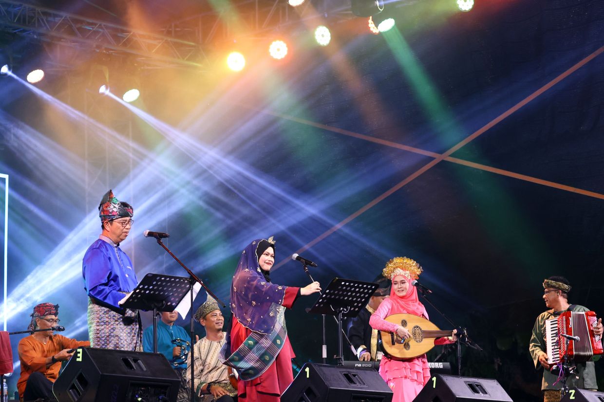 Ensemble Melayu Nusantara was among the Malaysian acts performing at RWMF 2024.