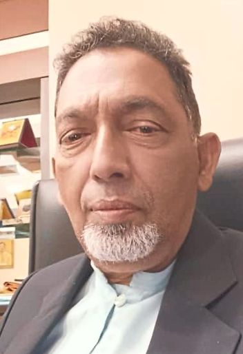 Hussein says the smoking ban only deterred smokers at the start of the ban.