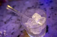 How to make ice cubes at home that last as long as the ones in bars