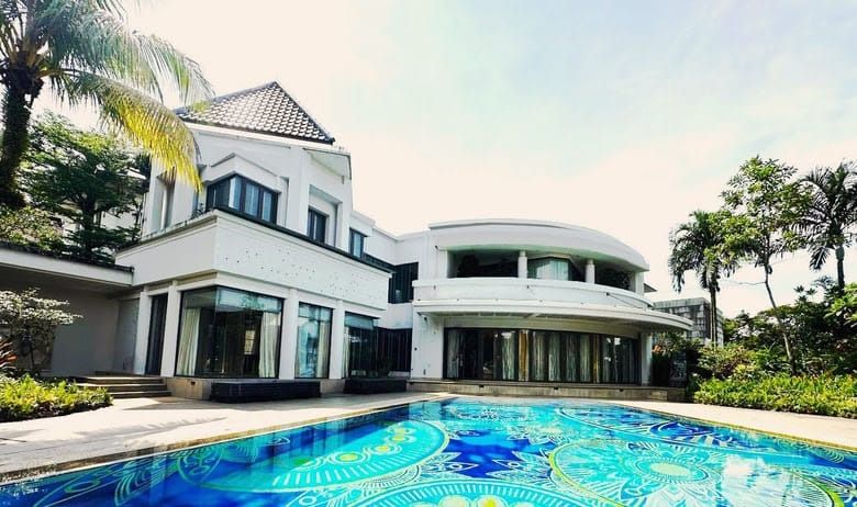 Convicted Singapore oil tycoon’s mansion sold at US$3mil discount ...