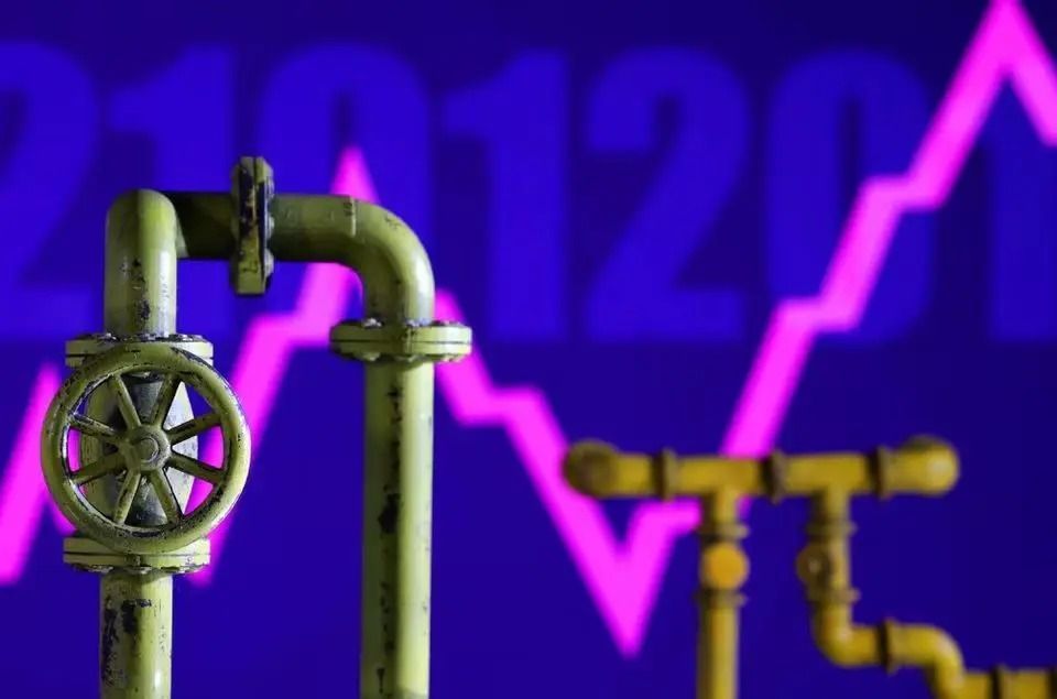 Oil climbs over 2% at weekend after Fed's Powell indicates US rate cuts ...