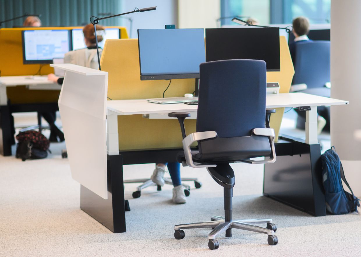 How to make your office chair more comfortable (Don't lock the back ...