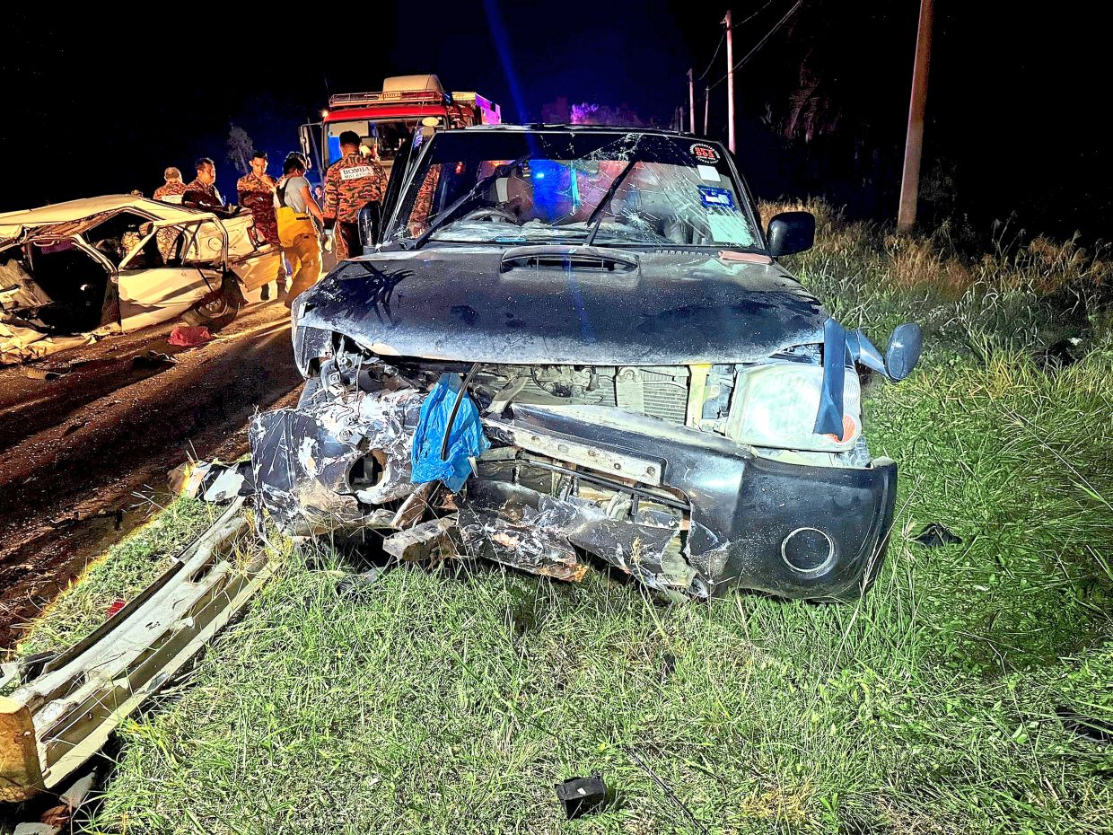 Three killed in three-way car accident | The Star
