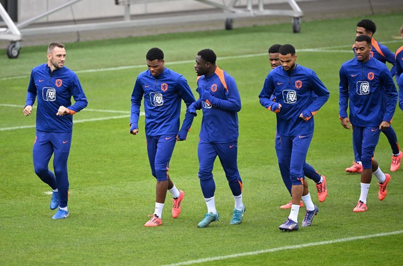 Football SoccerDutch strikers expect more space in Germany clash