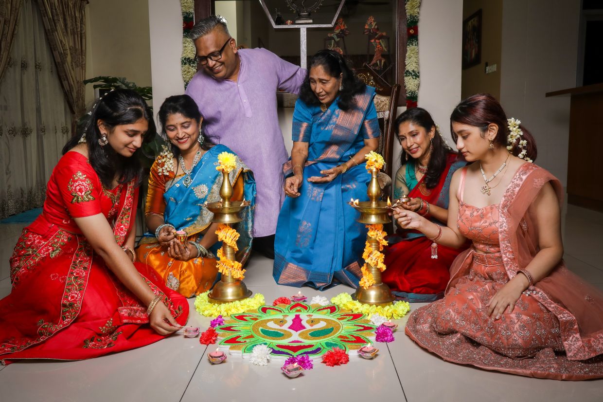(From left) Aishswarya Sugumar, Mona K, and Sugumar Subramaniam travelled from Ipoh to Kuala Lumpur to reunite with family members Viji Songgappan, Shamini K and Presha G for a Deepavali celebration at Prima Saujana, Kajang - their first together since the Covid -19 pandemic. — YAP CHEE HONG/The Star