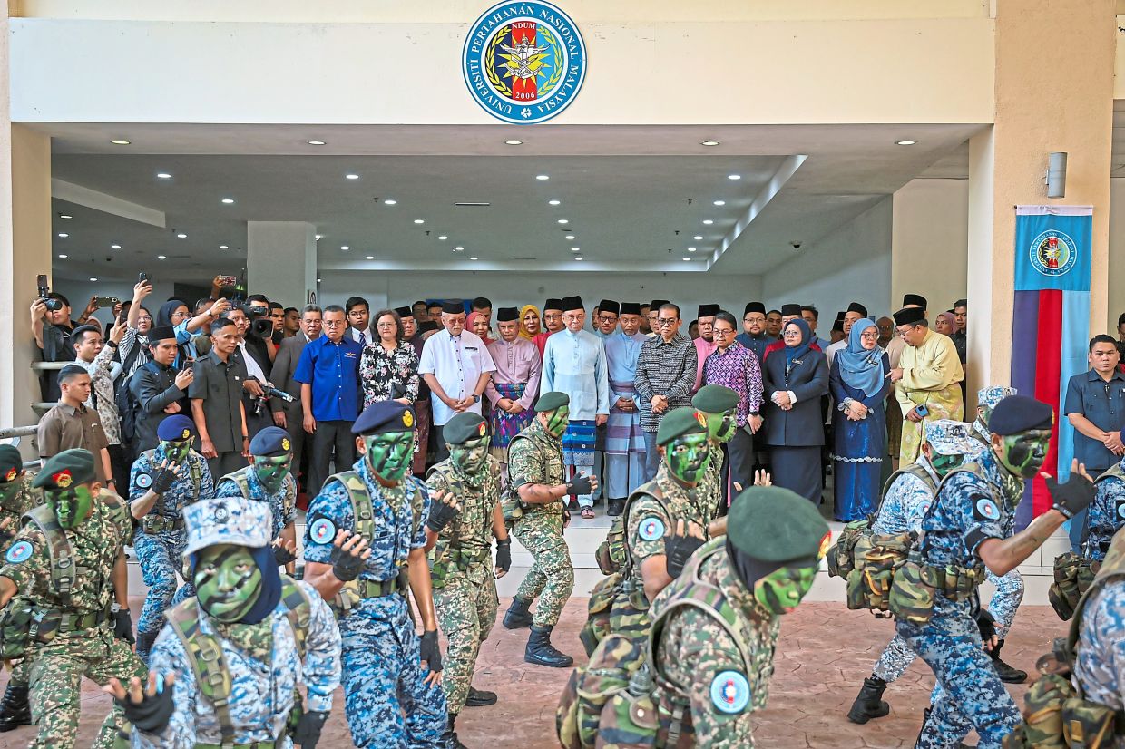 Anwar calls for zero tolerance, wants school heads to set an example ...
