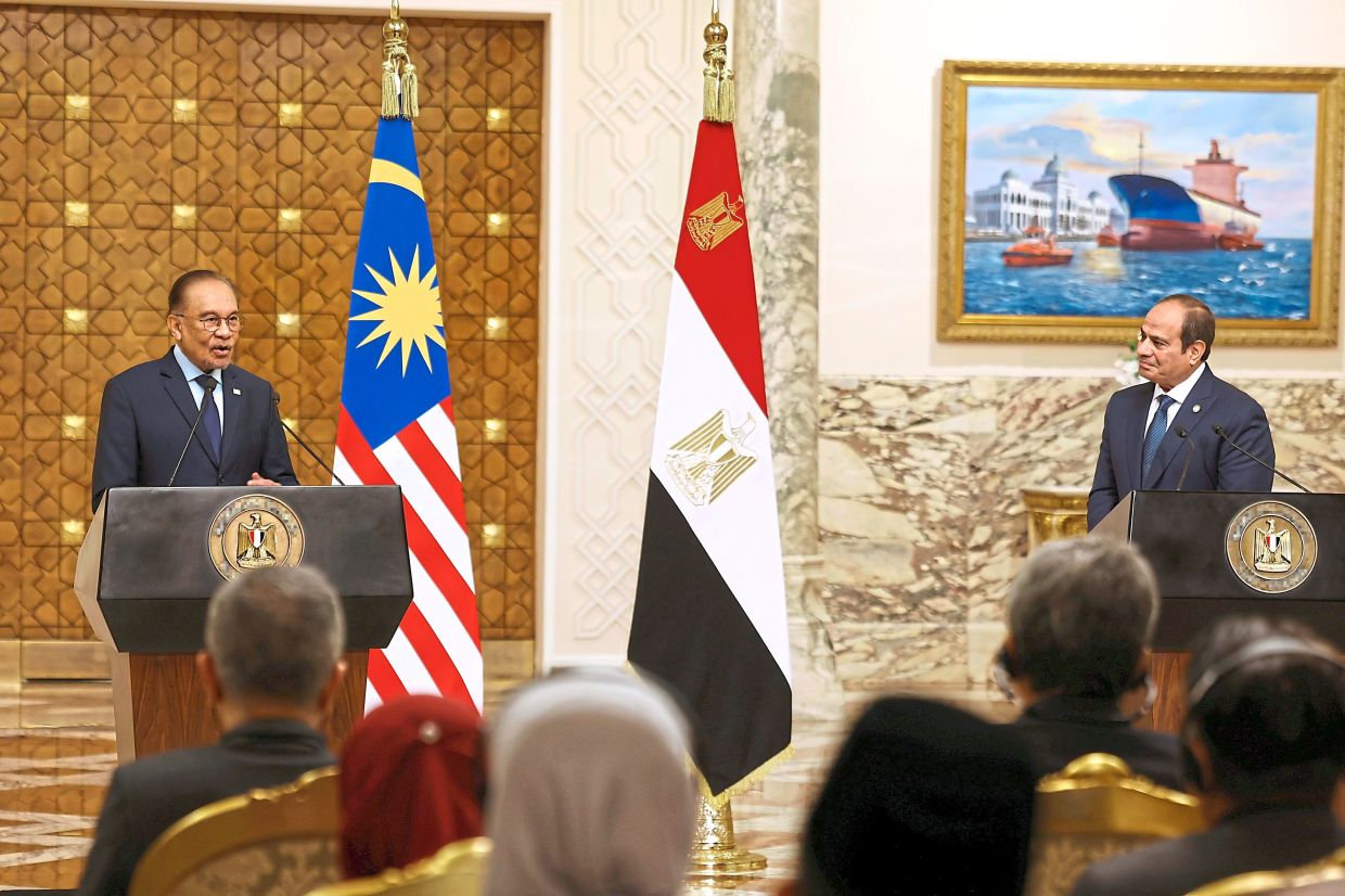 Seeking strong action: Anwar attending a press conference with El-Sisi during his four-day official visit to Egypt at the Al-Ittihadiya Palace in Cairo, Egypt. — Bernama