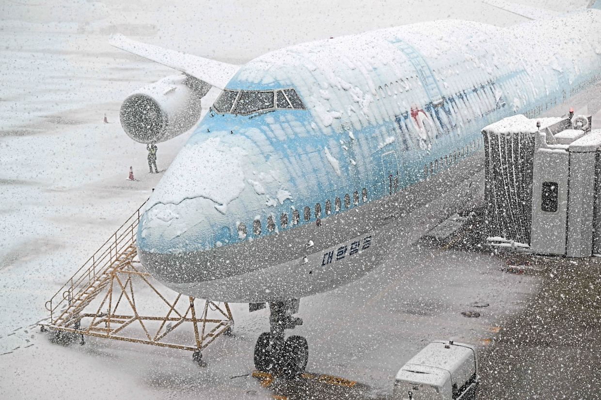 Seoul hit by record November snowfall | The Star