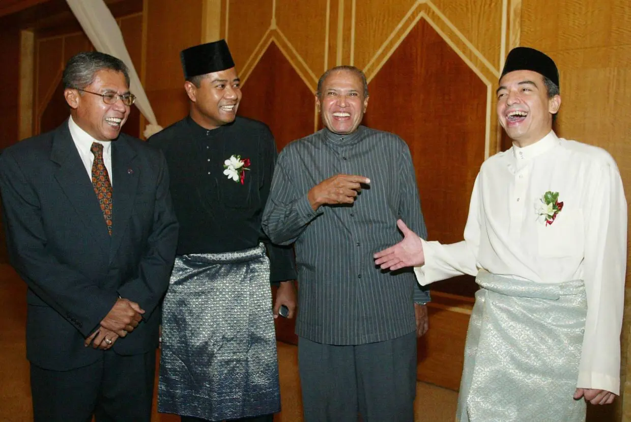 Photo gallery) A look at the late billionaire T. Ananda Krishnan at work |  The Star