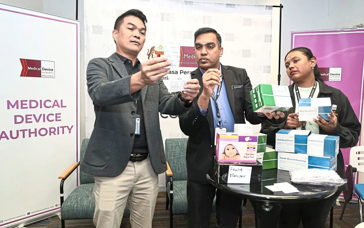 Public tip-off leads to medical device bust | The Star